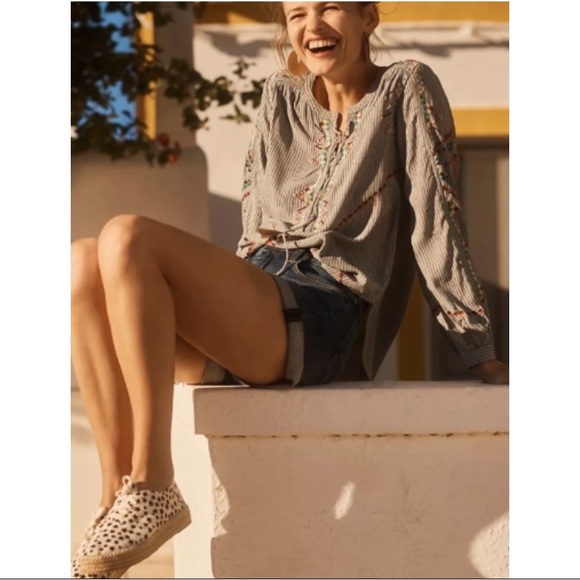 AKEMI + KIN ALMIRA EMBROIDERED TOP BY ANTHROPOLOGIE SIZE 4P - Picture 4 of 9